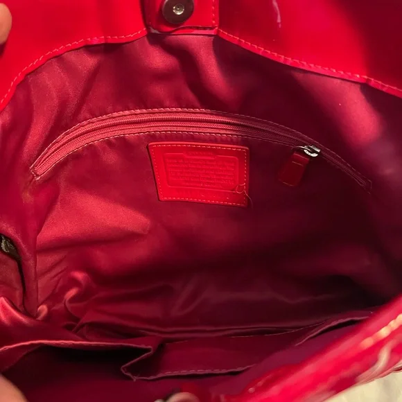 Coach Poppy Liquid Glass Red Quilted Shoulder Bag!! Needs TLC Great Bone… - Picture 9 of 16